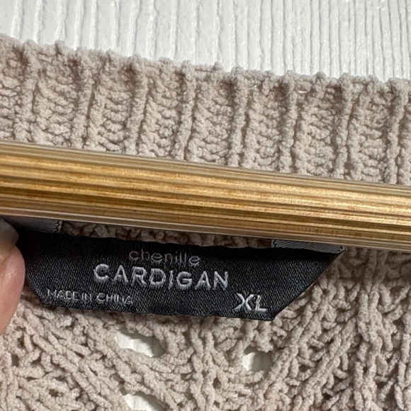 Chic Beige Knit Cardigan - Picture 2 of 7